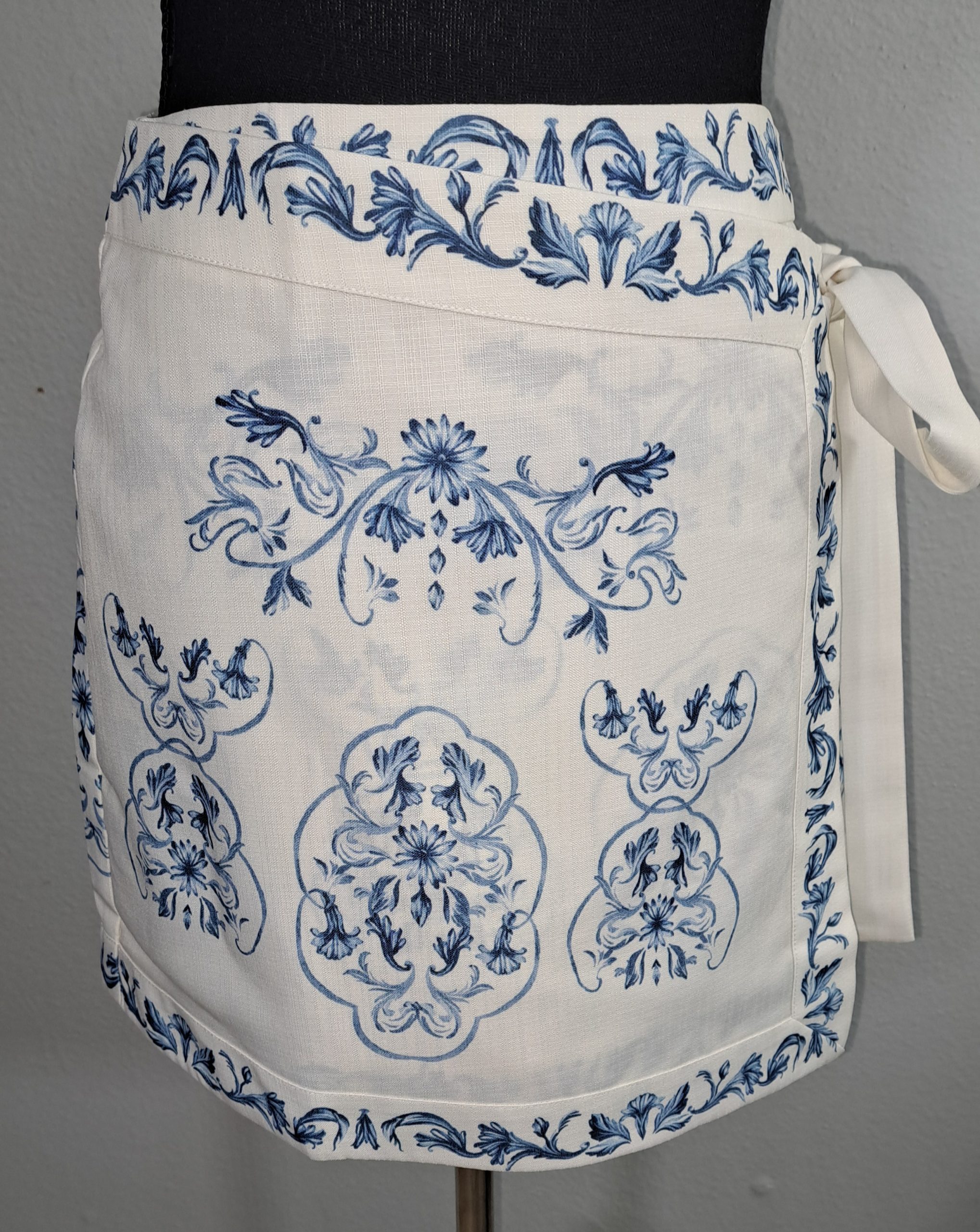 COMMENSE Women's Wrap Skirt XS White Blue Porcelain Print Side Tie NWT
