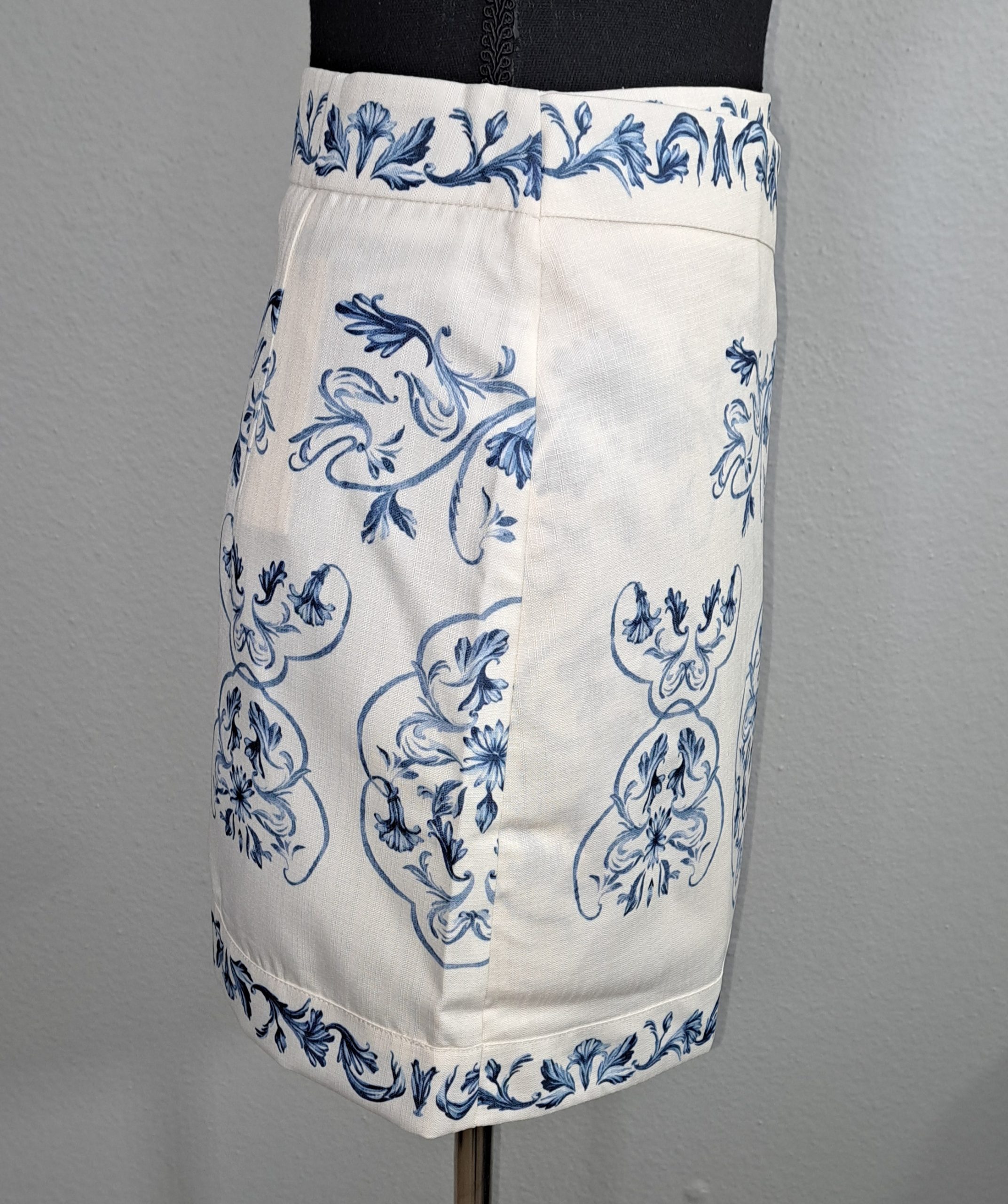 COMMENSE Women's Wrap Skirt XS White Blue Porcelain Print Side Tie NWT