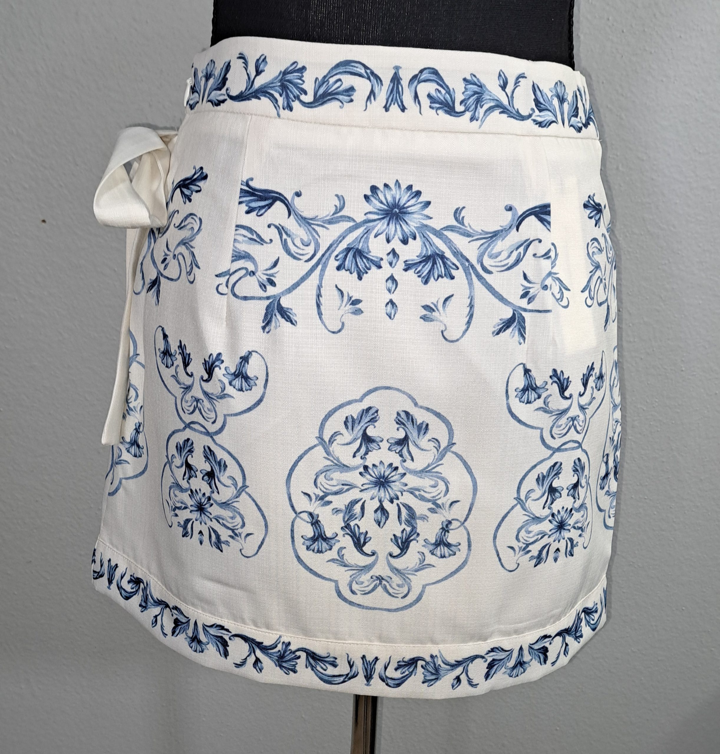 COMMENSE Women's Wrap Skirt XS White Blue Porcelain Print Side Tie NWT