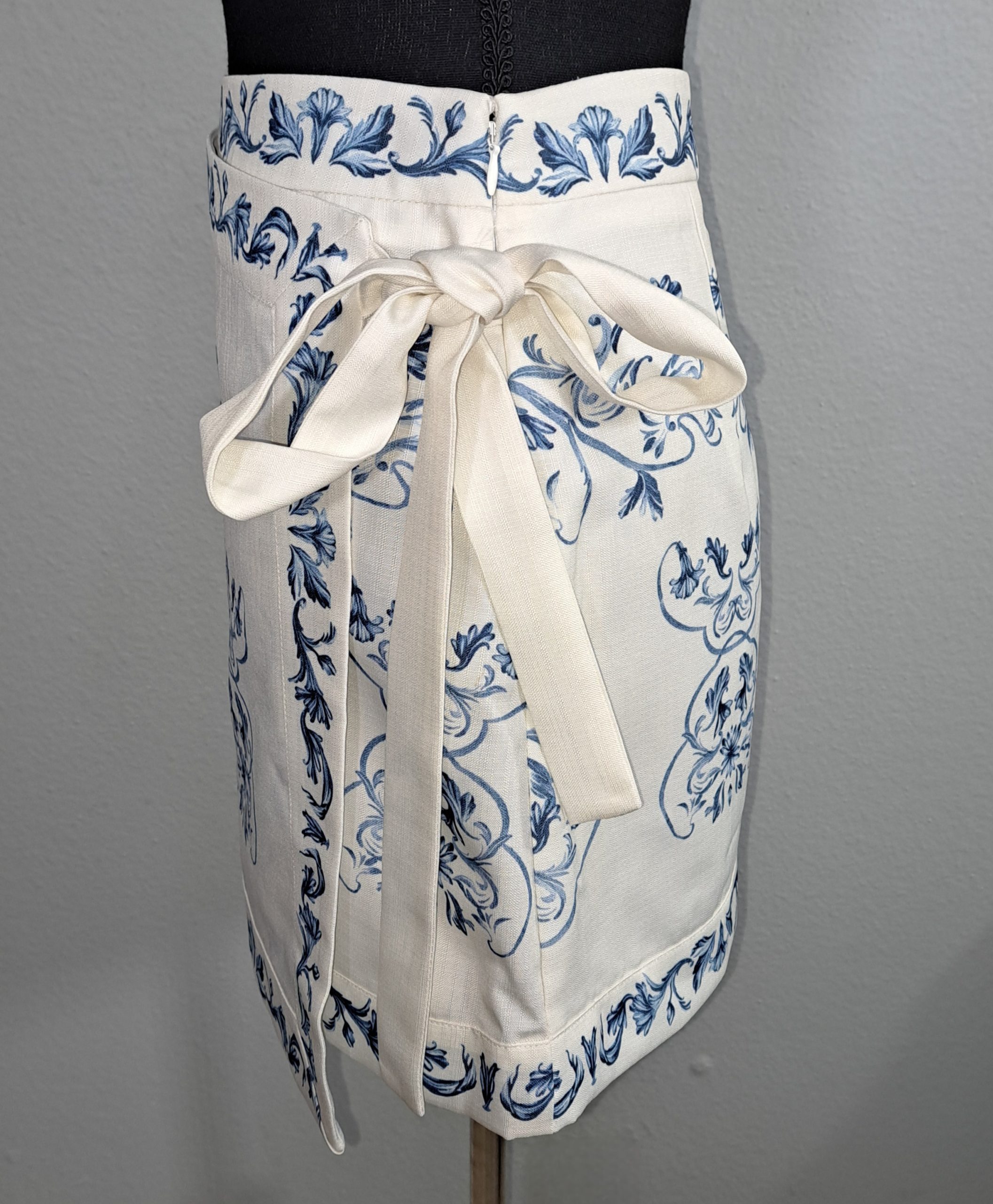 COMMENSE Women's Wrap Skirt XS White Blue Porcelain Print Side Tie NWT